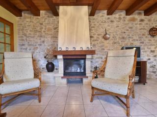 Holiday home with pool, enclosed garden - 9