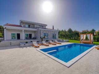 Villa with private pool and garden - Pridraga - 3