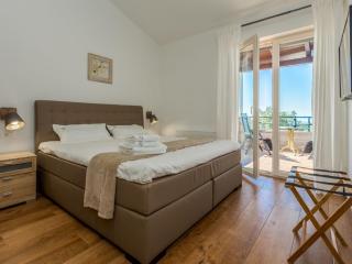 Villa in Deklici with Infinity Pool & Sea Views - Kaštelir - 8