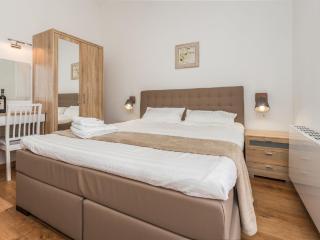 Villa in Deklici with Infinity Pool & Sea Views - Kaštelir - 2