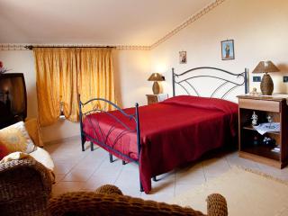 Villa in Alia with Pool & Olive Views - 9