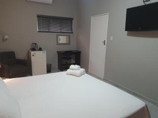 Housemartin Guest House - 2
