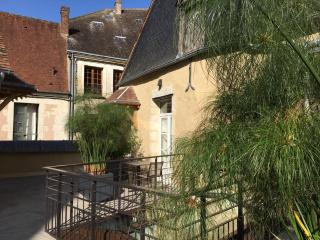 Logis - Hôtel & Restaurant du Tribunal - Mortagne-au-Perche - 1