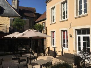 Logis - Hôtel & Restaurant du Tribunal - Mortagne-au-Perche - 2