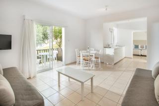Akti Beach Hotel & Village Resort - Paphos - 3