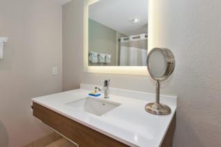 Holiday Inn Express Hotel & Suites Petoskey by IHG - Petoskey - 9