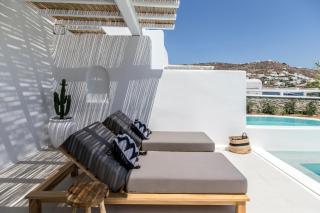 Adorno Beach Hotel and Suites - 8
