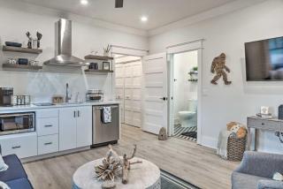 Airy Bentonville Studio Less Than 1 Mile to City Square! - Bentonville - 6