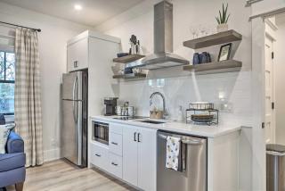 Airy Bentonville Studio Less Than 1 Mile to City Square! - Bentonville - 7
