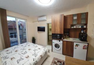 Malavi DV1 small top center studio Ruse - 2