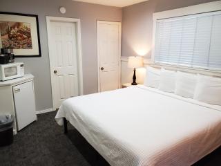 Coronado Island Inn - 2