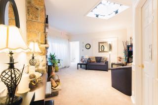 Newton Villa - Brampton - 6