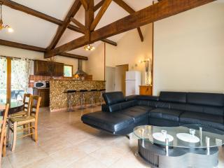 Picturesque holiday home with pool - 9