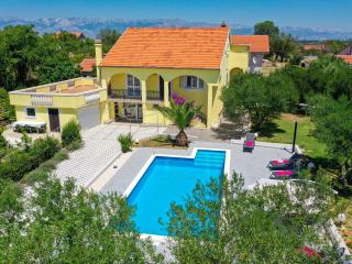 Holiday Home in Policnik with Pool - Poličnik - 0