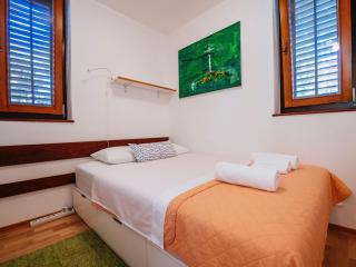 Holiday Home in Posedarje with Terrace - Posedarje - 9