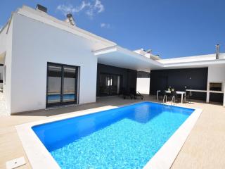 Modern villa with private pool, near the beautiful beach of Foz de Arelho - 1