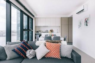 Docklands 2BR Apartment with Parking - 6