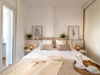 VACATION MARBELLA I Beachfront Quiet Apt with Private Beach Access, A minute walk from Puerto Banus Marina, 24-7 security and Parking - Marbella - 6