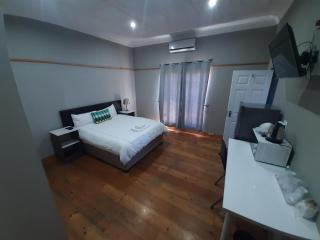 Lux Rooms on 37 - Bloemfontein - 4