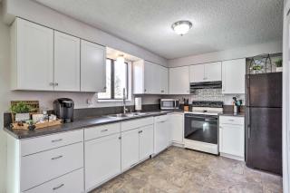 Duplex with Private Yard 3 Mi to Downtown Loveland! - Loveland - 2