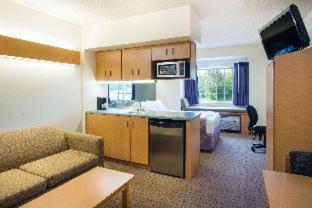Microtel Inn & Suites by Wyndham Plattsburgh - 4