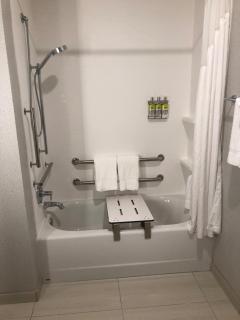 Holiday Inn Express & Suites - Madison West - Middleton by IHG - 2