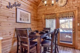 Are We Bear Yet- Hot Tub, 1089 of FREE Attraction tickets for each paid day, Dollywood and More - Sevierville - 5