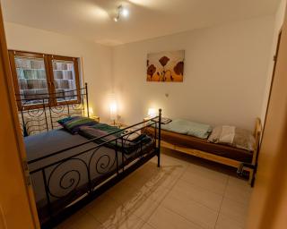 105 m2 Arbeiterwohnung mit 2 extra Schlafzimmern für 7 Personen - Wörrstadt - 0