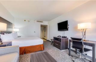 Aqua Palms Waikiki #304 and #1112 - 6