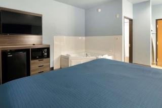 Rodeway Inn Carrollton I-35E - 1