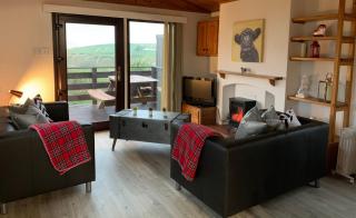 Lodge Cabin with Fabulous Views - Farm Holiday - 4