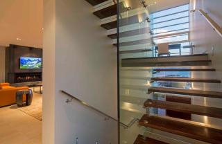 Villa De Luxe, a Relax it's Done luxury holiday home - Queenstown - 3