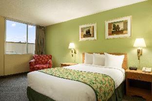 Travelodge by Wyndham Sturgis - Sturgis - 5