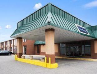 Travelodge by Wyndham Sturgis - Sturgis - 1