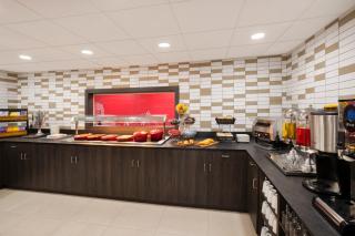 Ramada by Wyndham Leeds East - 6
