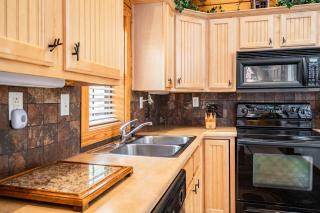 Cabins at Grand Mountain - Branson - 3