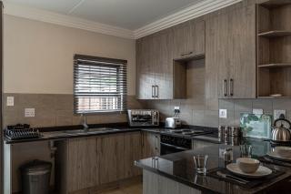 Camelot Guest House & Apartments - Potchefstroom - 2