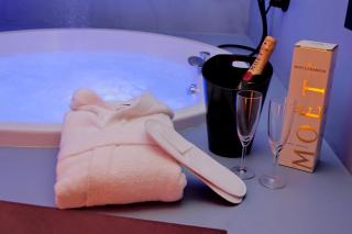 Luxury Wellness SPA Apartment with Jacuzzi & free parking - 4