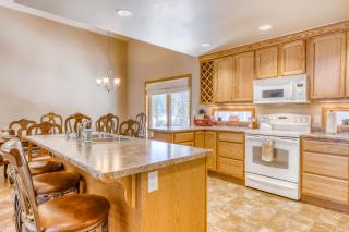 Four Seasons Lakeside - 2