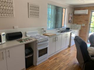 Beachlander Self-Contained Holiday Apartments - Coffs Harbour - 3