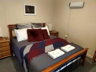 Cockatoo Cabin - 2