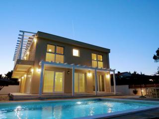Villa OLIVIA - new and modern house with pool, souna, jacuzzi & playground, Ližnjan - Istra - Ližnjan - 6