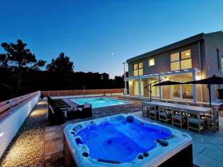Villa OLIVIA - new and modern house with pool, souna, jacuzzi & playground, Ližnjan - Istra - Ližnjan - 0