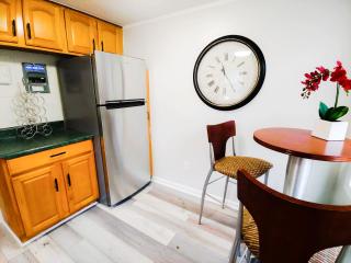 220 W Ashley - Corner Cottage - Central Location - Folly Beach - 3