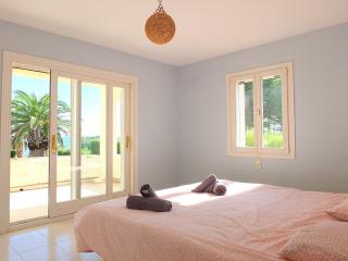 Villa Catalina Stunning 4bedroom villa with air conditioning sea views & private swimming pool ideal for families - 1