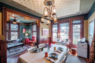 MaMere's Guest House - 3