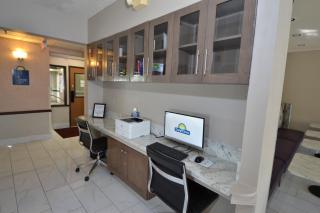 Days Inn & Suites by Wyndham Airport Albuquerque - Albuquerque - 4