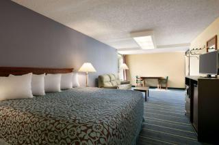 Days Inn by Wyndham Clearwater/Central - 5