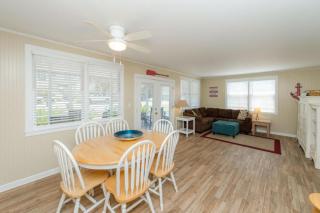 704 W Ashley - Blue Sky - Heated Swimming Pool - Across the Street from Ocean - Folly Beach - 5