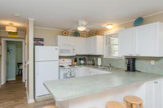 704 W Ashley - Blue Sky - Heated Swimming Pool - Across the Street from Ocean - Folly Beach - 2